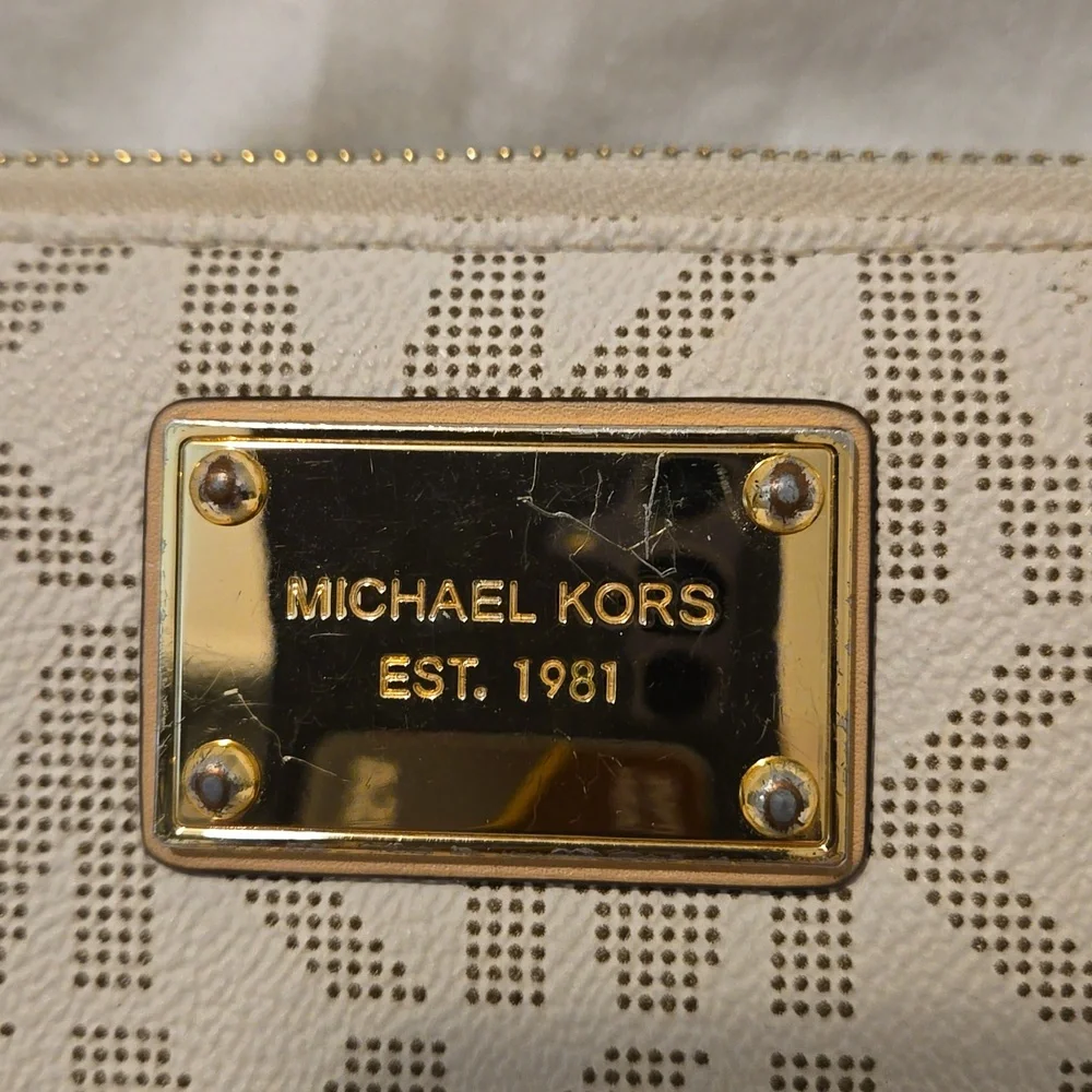 Micheal Kors Jet Set Chain Tote and Wallet - Picture 9 of 13